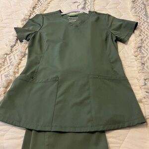5 sets of scrub Top & Pants Sets and 2 scrub tops. Worn only a couple of times.